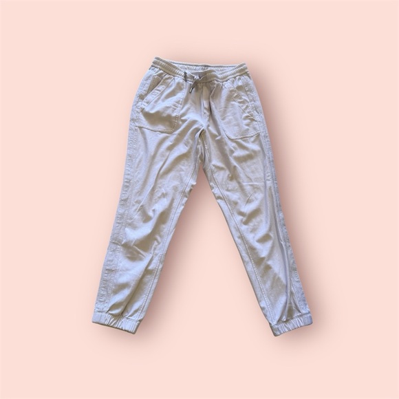 Athleta Farallon jogger pants 8 Light gray Tapered crop Elastic waist Pockets - Picture 3 of 16